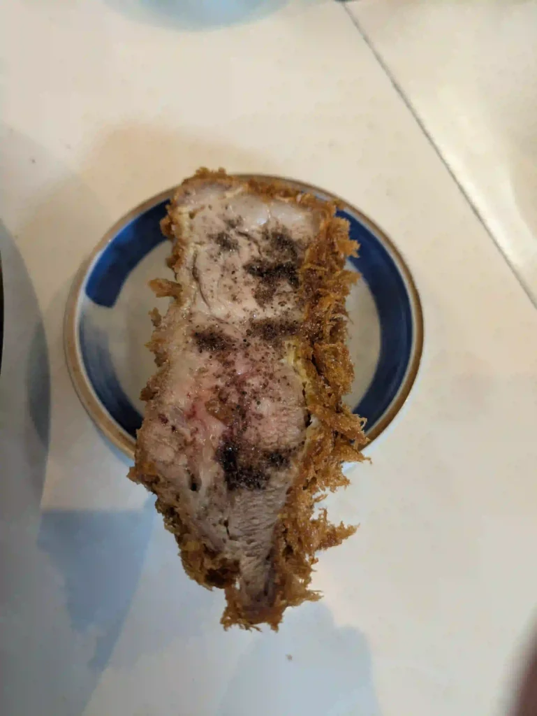 まるやま食堂　カタロースカツ定食　断面